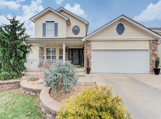 562 Winter Garden Dr, Fenton, MO