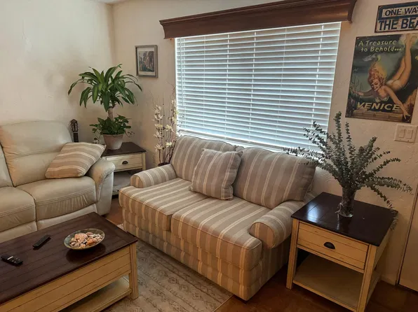 525 Manatee Ct APT 8, Venice, FL 34285