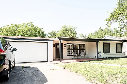 1702 E Park Ave Photo 1