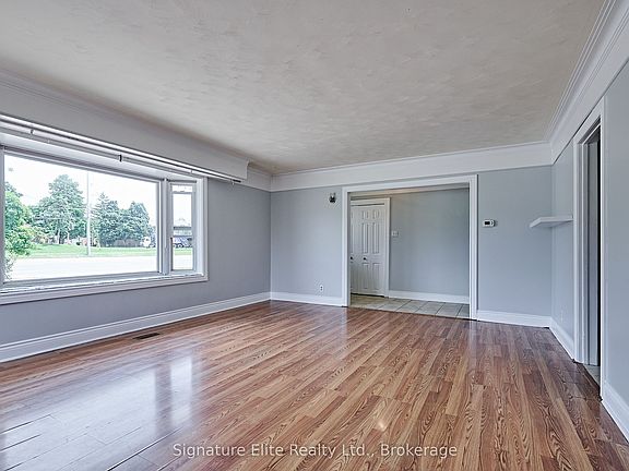 5th image of 9408 Chinguacousy Rd Unit 1