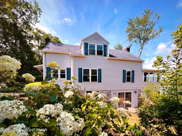 1101 Lakeview Dr, White Haven, PA 18661