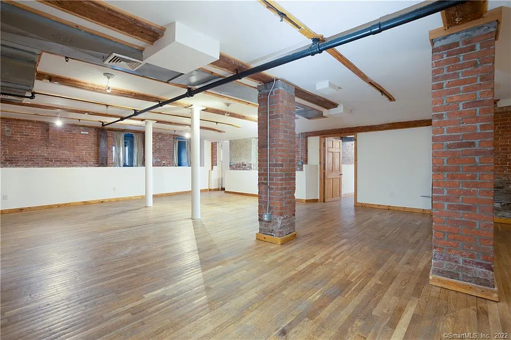 2 bed, 1.5 bath, 1640 sqft, $2,200 — Photo 1