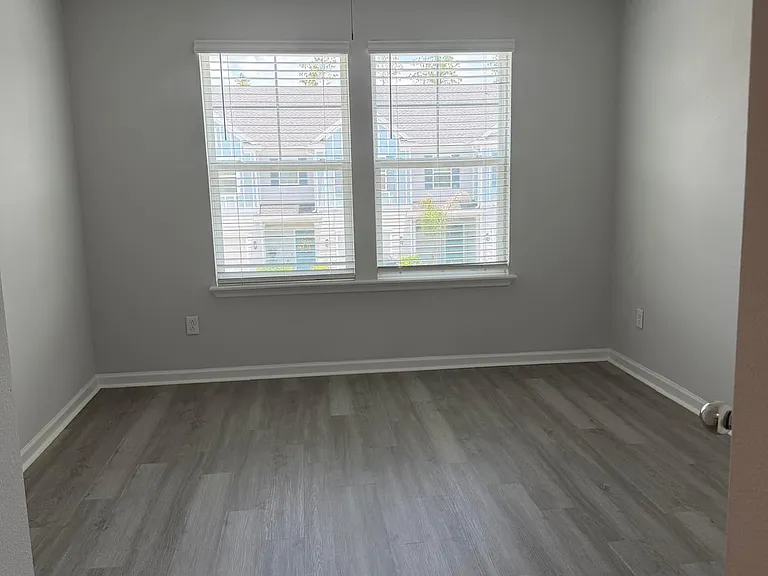 105 Boracay Cir — Photo 32