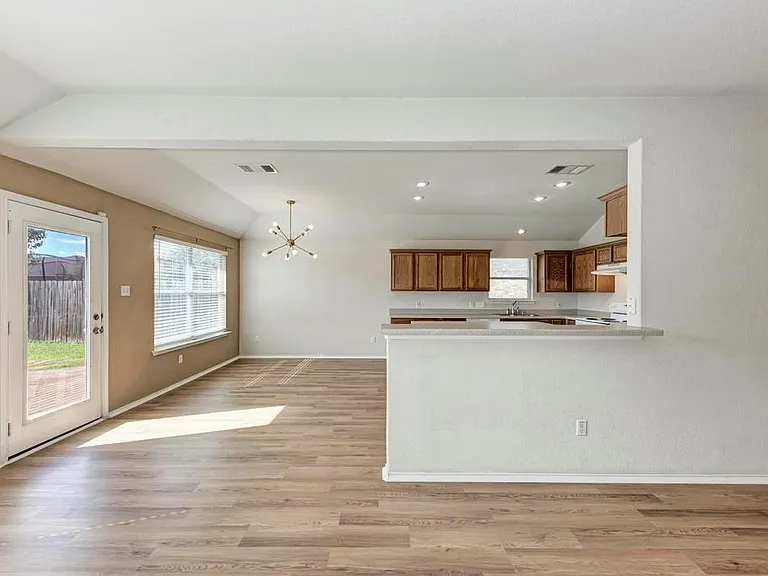 1203 Tricia Cv — Photo 10