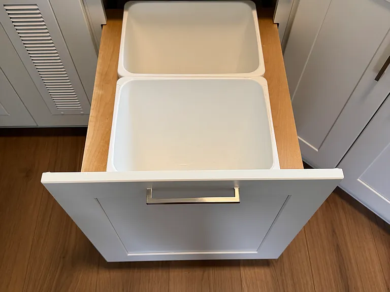 Trash & Recyclable Drawer