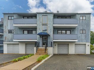 4 Domessina Ln APT D1, Caldwell, NJ 07006