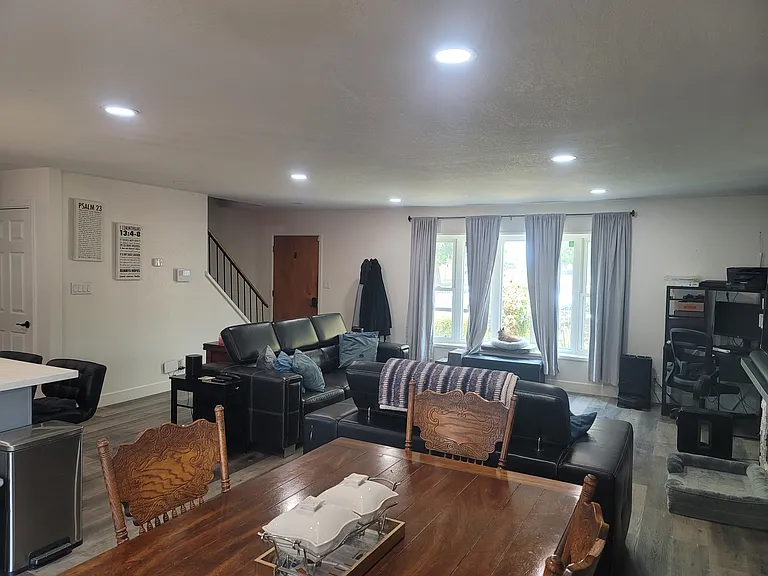 2434 Arden Way — Photo 10