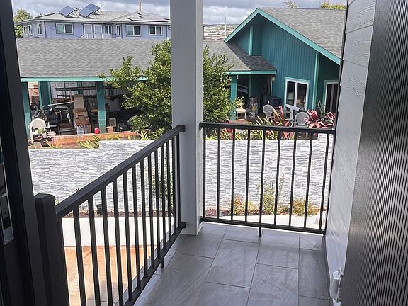 4th image of 1675 Hookani St #2