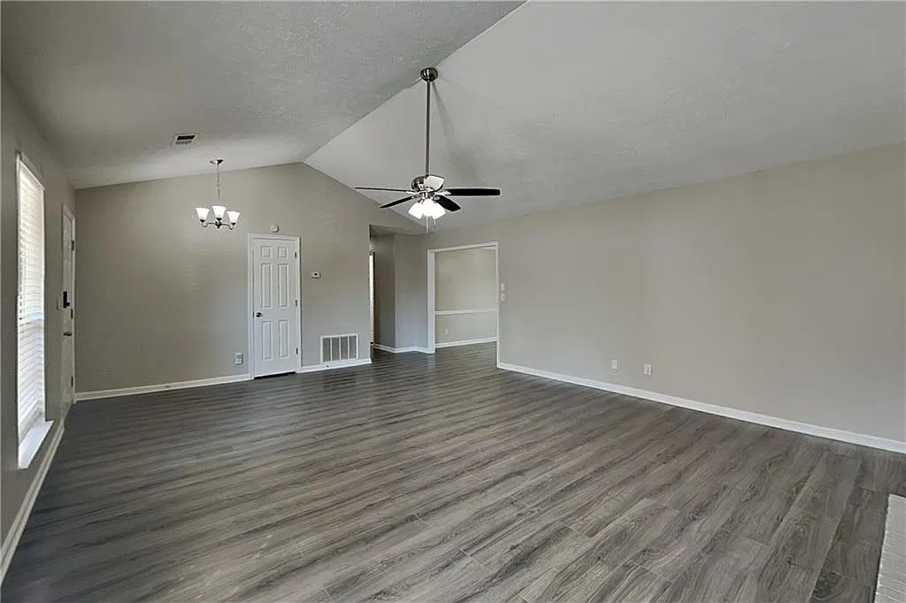 3 bed, 2.0 bath, 1440 sqft, $2,170 — Photo 3