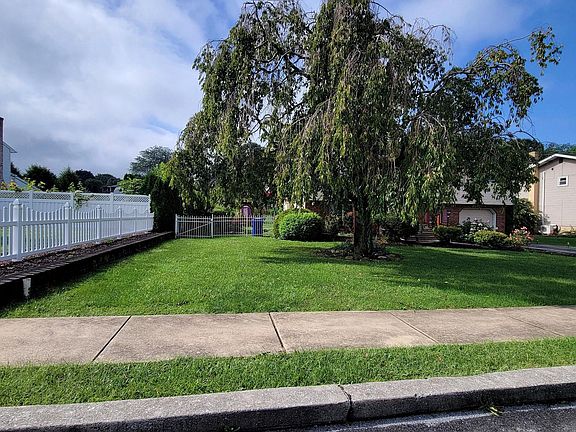 2nd image of 612 Lyman Ave