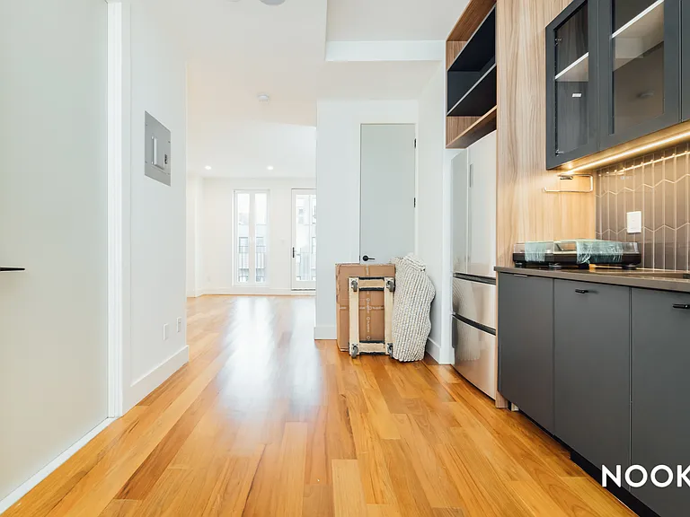 196 Freeman St #3D — Photo 3