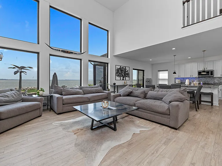 2717 S Waterside Ct — Photo 10