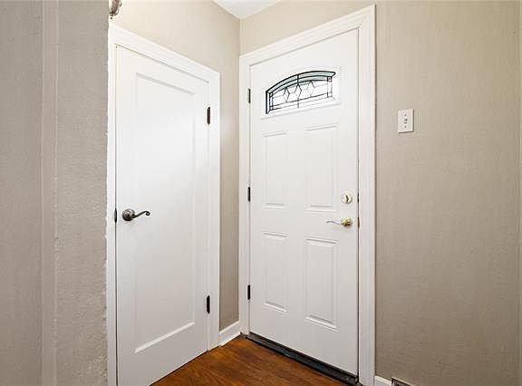 4th image of 246 W School St