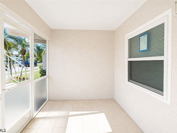 4th image of 2504 SE 16th Pl APT 104