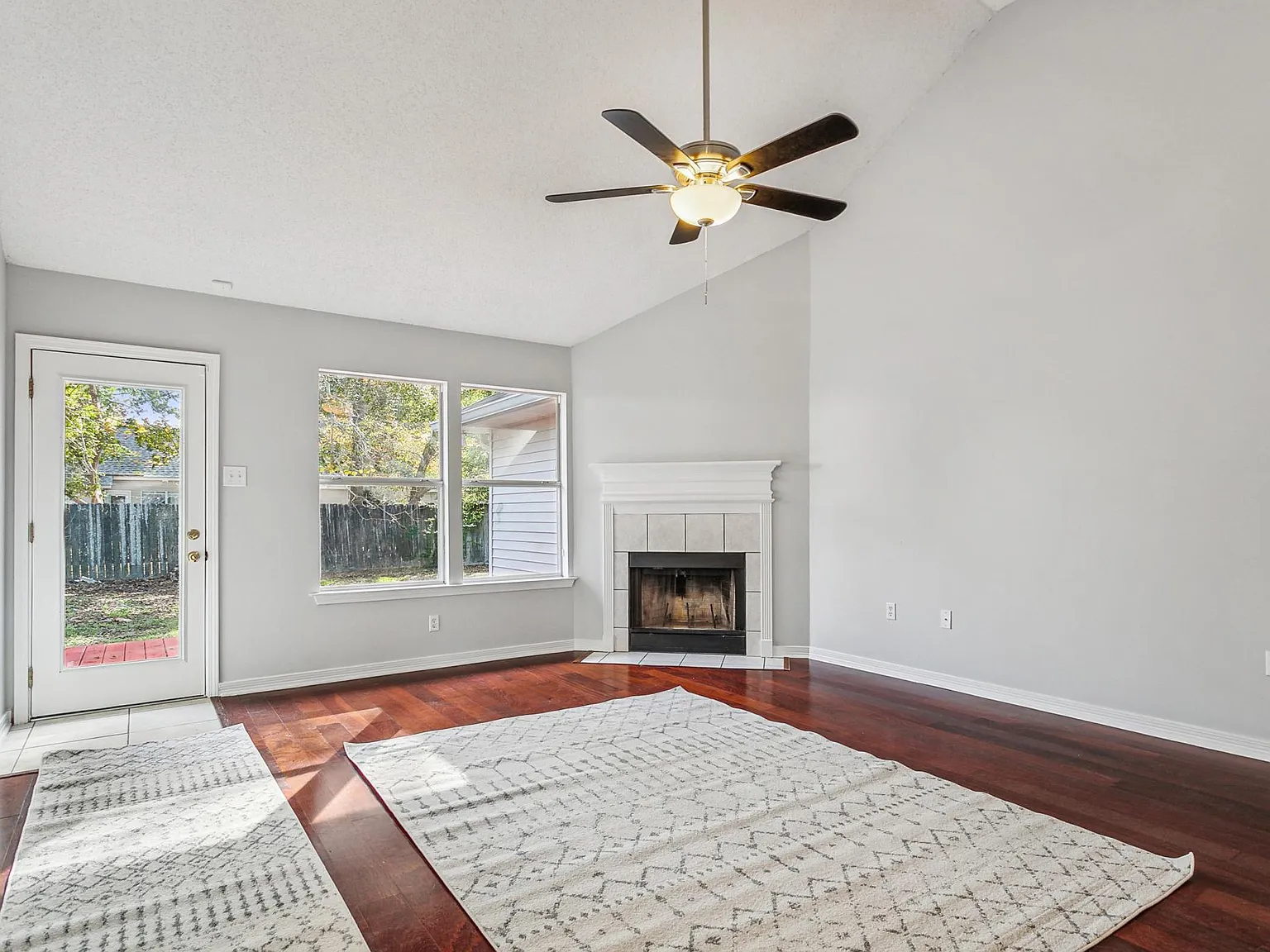 2347 Biron St — Photo 3
