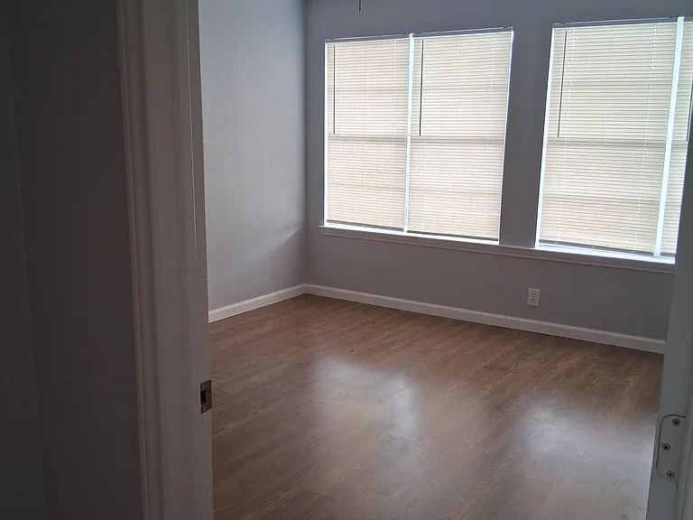 415 Andricks Dr — Photo 7