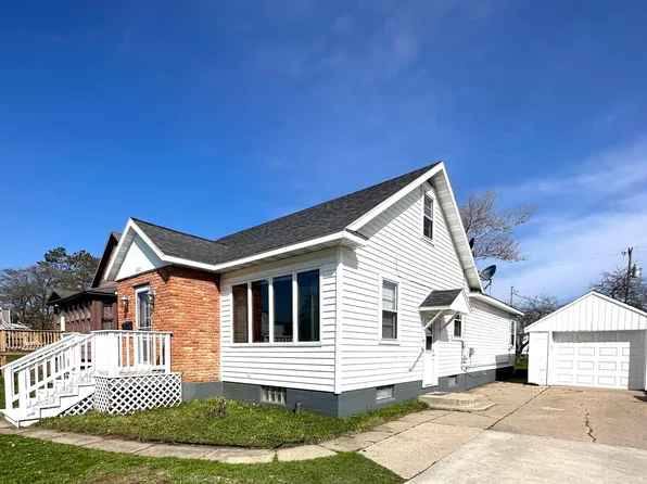 520 Michigan Ave, Gladstone, MI 49837