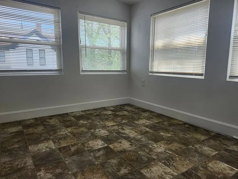 523 W Maple Ave #2-A — Photo 8