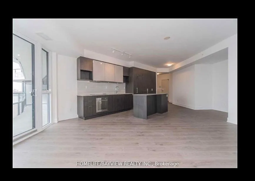 Flaire Condos — Photo 2
