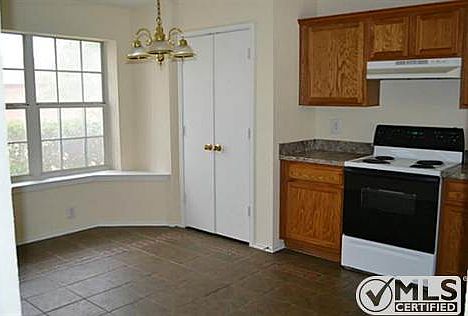 4th image of 128 Chesterfield Cir