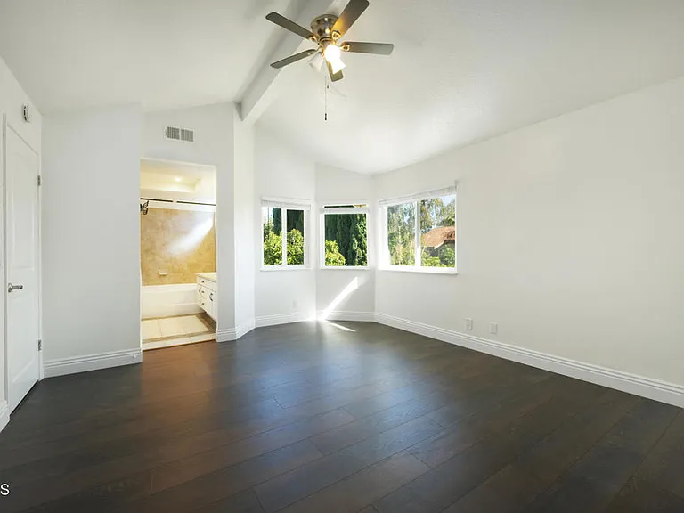 614 Gilbert St — Photo 13