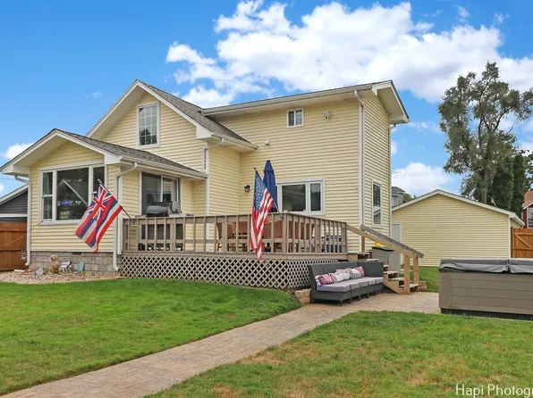 40433 N Bluff Dr, Antioch, IL 60002