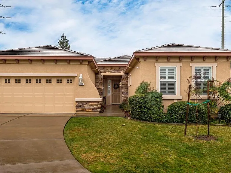 2219 Homestead Hills Ct — Photo 2