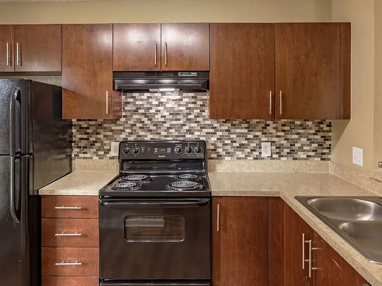 CORAL FALLS APARTMENTS — Photo 34