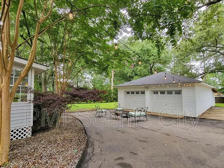 709 James Ave — Photo 3