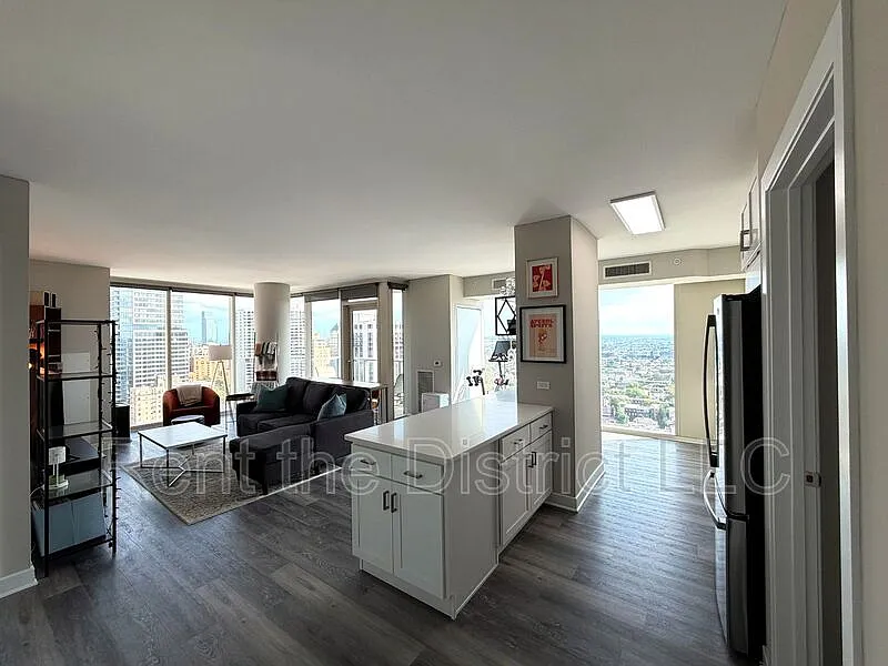 2 bed, 2.0 bath, 1200 sqft, $4,110 — Photo 2