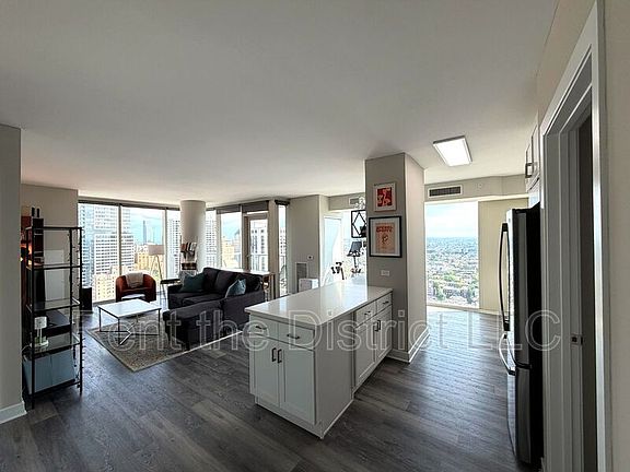 2nd image of 2116 Chestnut St Unit 2902