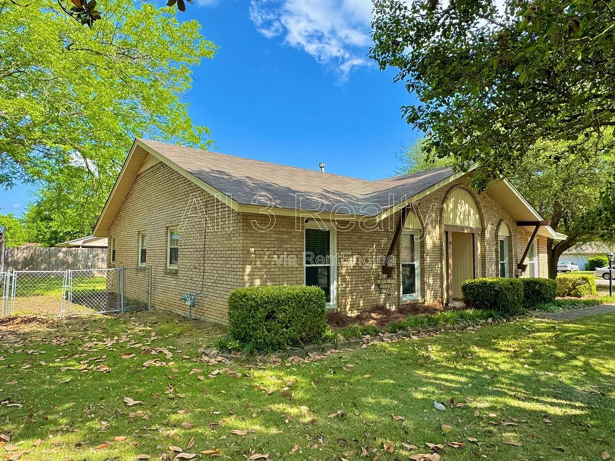 Building Photo - 2311 Cottingham Dr