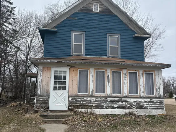 201 NW Becker Ave, Clontarf, MN 56226