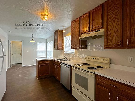 5th image of 7202 Parklake Cir