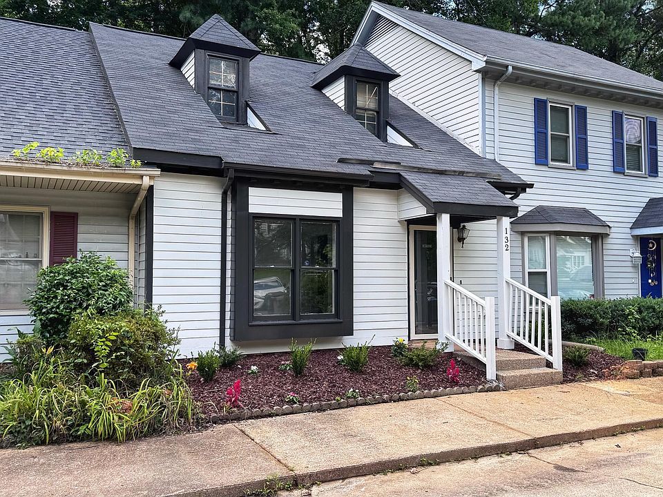1st image of 132 Carriage House Trl