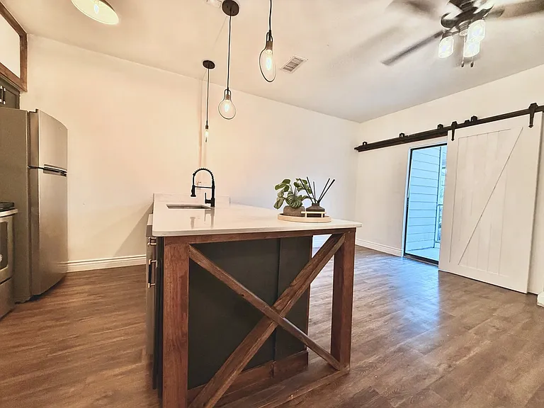1503 N Garrett Ave #211 — Photo 2