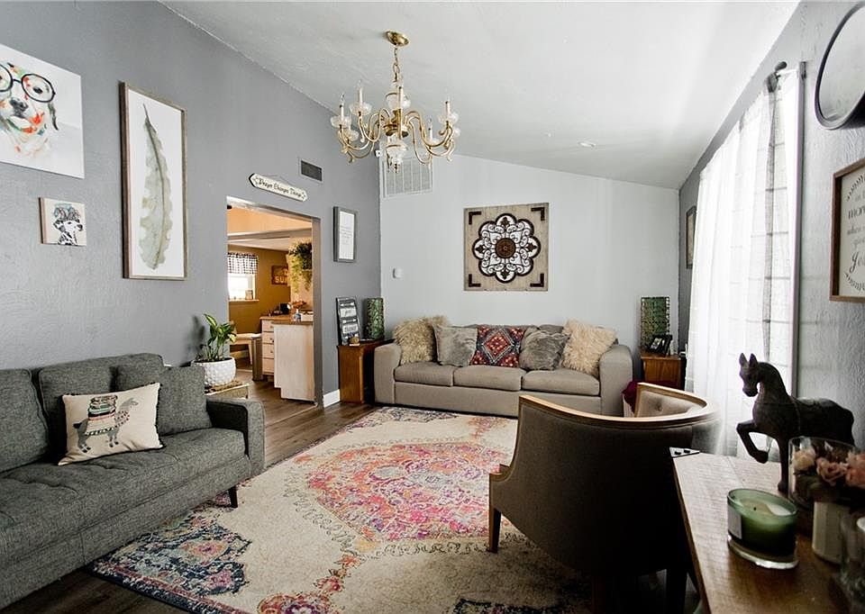 1st image of 712 N Elm