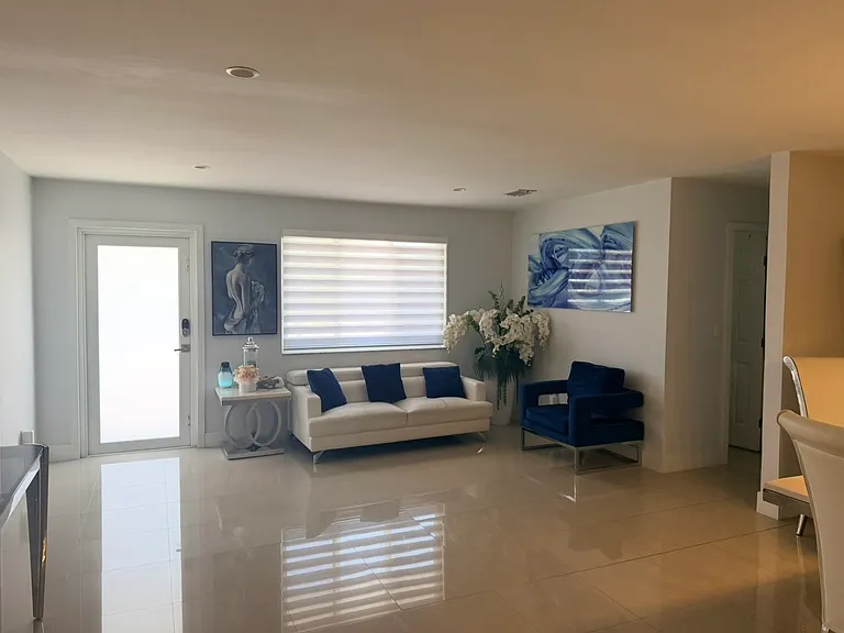 11845 SW 194th Ter — Photo 1