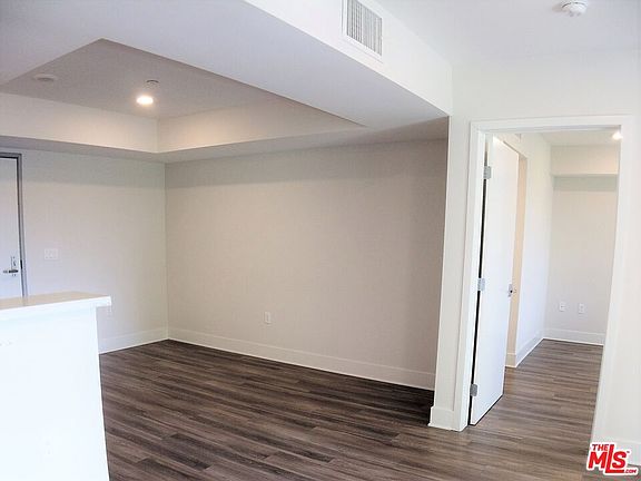 4th image of 5030 Rosewood Ave APT 502