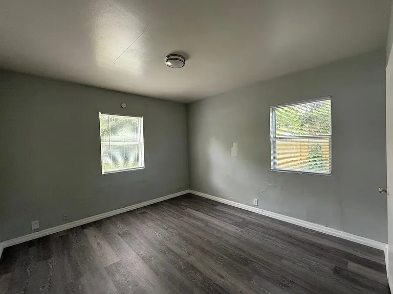 4804 E 34th St — Photo 10