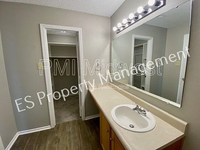 10902 Glenayr Dr — Photo 20