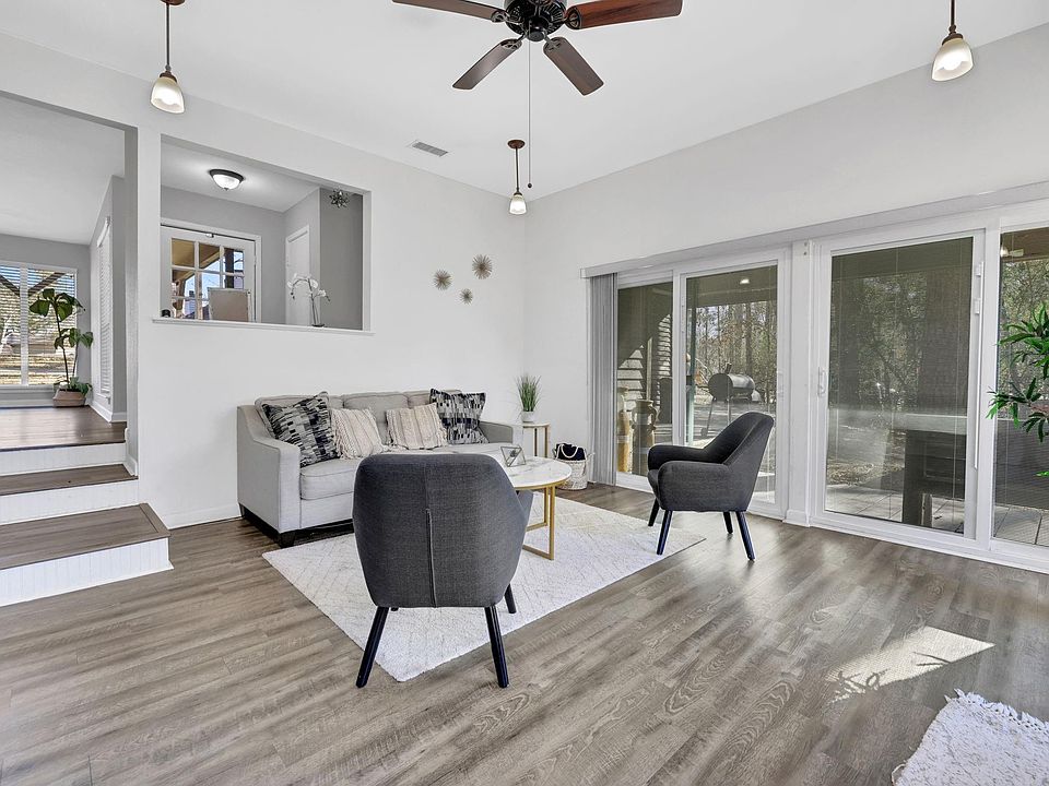 1st image of 10 Driftwood Ln