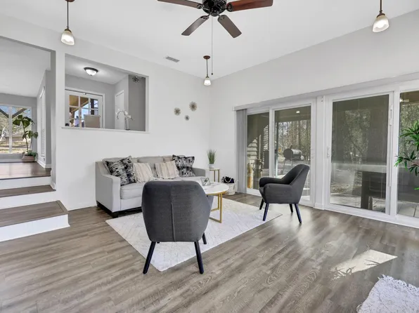 10 Driftwood Ln, Coldspring, TX 77331