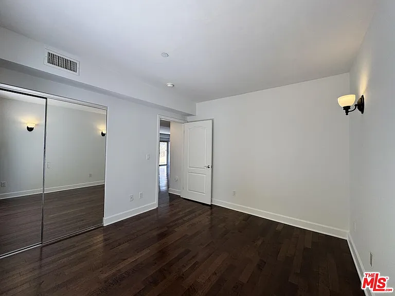1522 Amherst Ave #101 — Photo 32