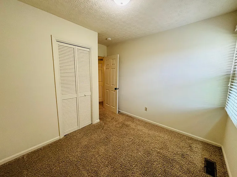 1704 Emerald St — Photo 12