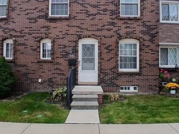 1590 Vernon St, Trenton, MI 48183