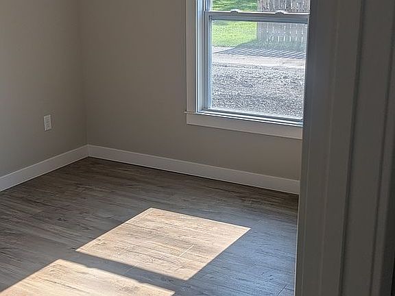 5th image of 907 Dorwin St