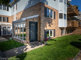 134 Pinewood Dr, Plymouth, MI 48170