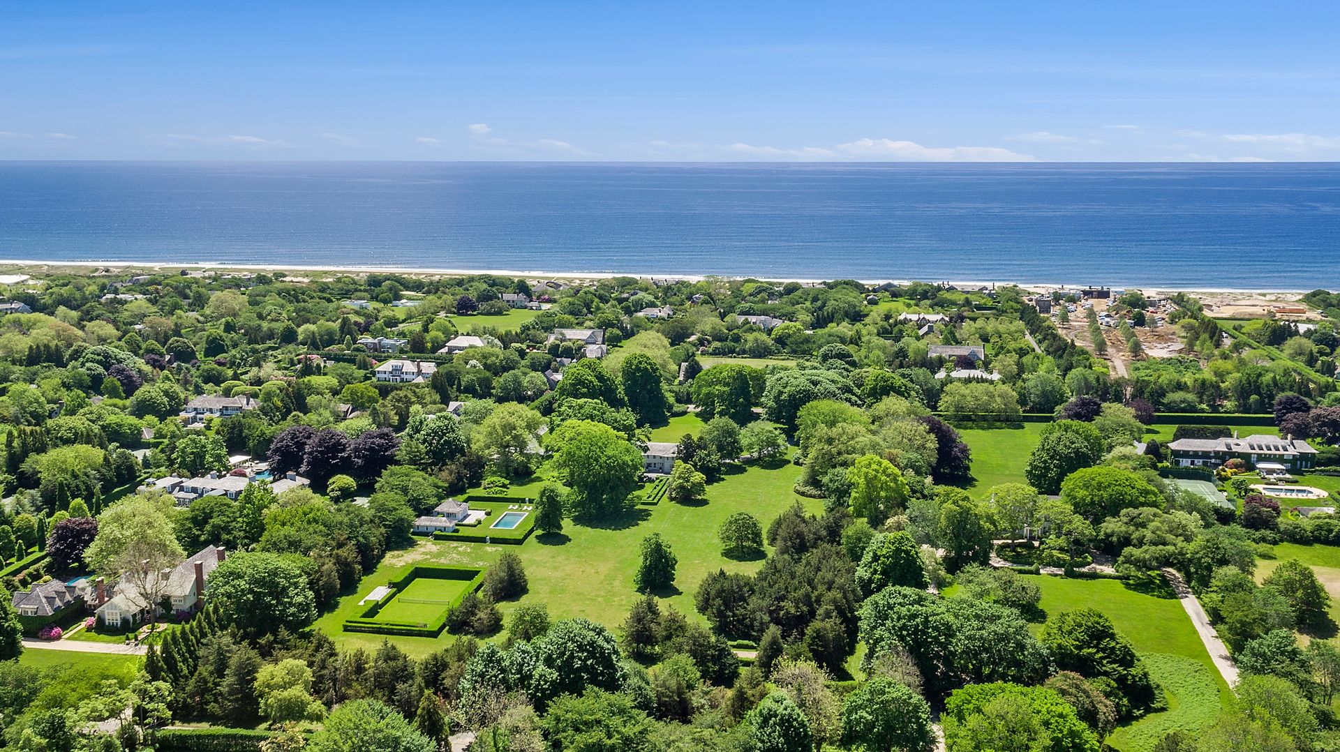 40 Middle Ln in East Hampton Out East