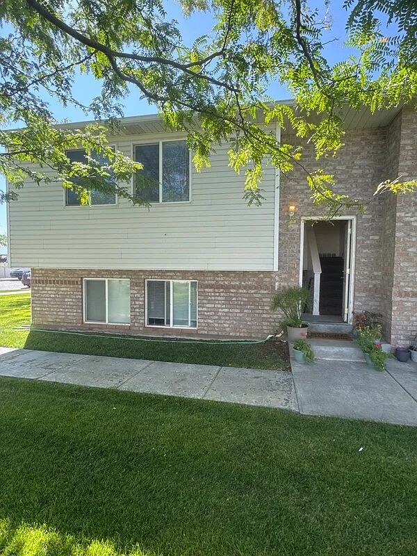 2 bed, 1.5 bath, 1036 sqft, $1,150 — Photo 1